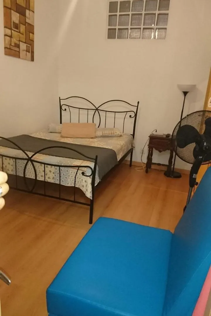 Holla Hostel Lisboa Bed and Breakfast
